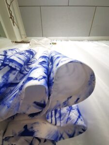 Hääpuku muokkaus ja värjäys ja koristelu ompelimo ateljee sinivuokko (23)
